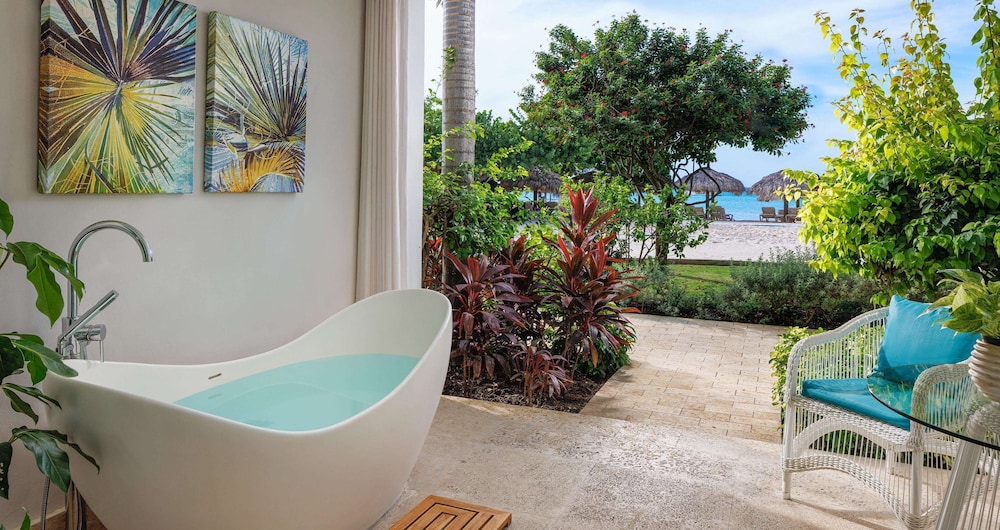 Honeymoon Suite, 1 Bedroom, Ocean View (Beachfront Honeymoon Walkout Elite)