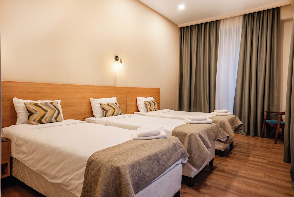 Standard Triple Room - Photo 1