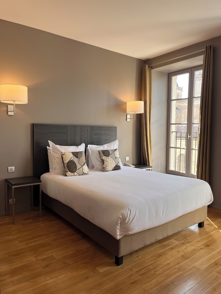 Superior Double Room, City View