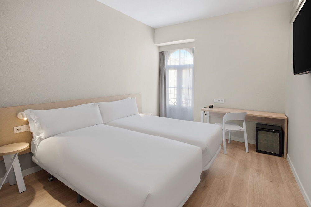 Twin Room - Photo 1