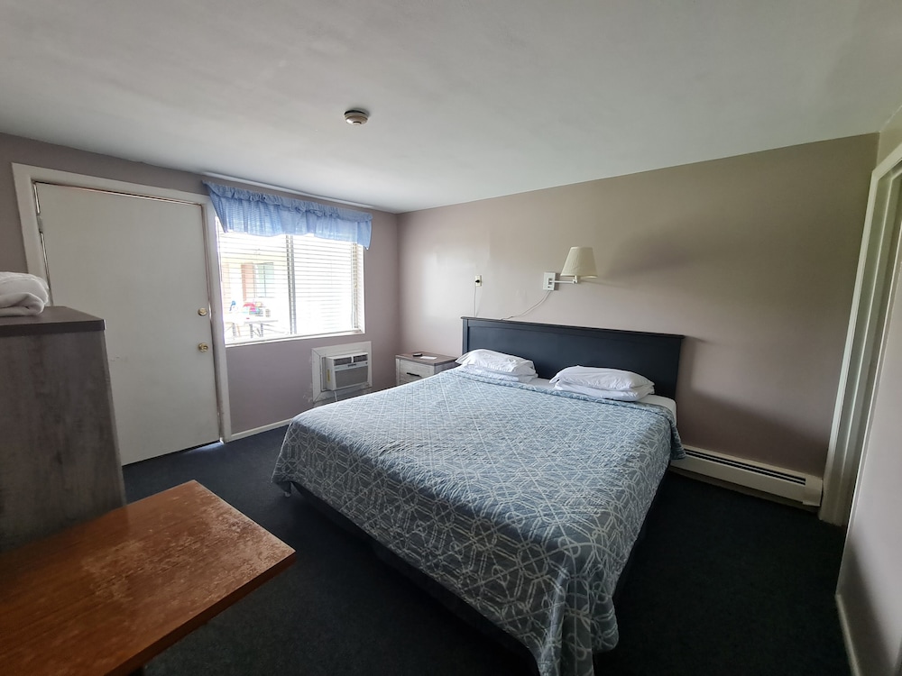 Standard Room, 1 King Bed, Kitchenette photo 3
