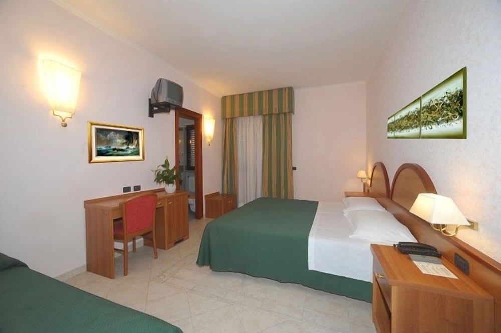 Quadruple Room photo 2
