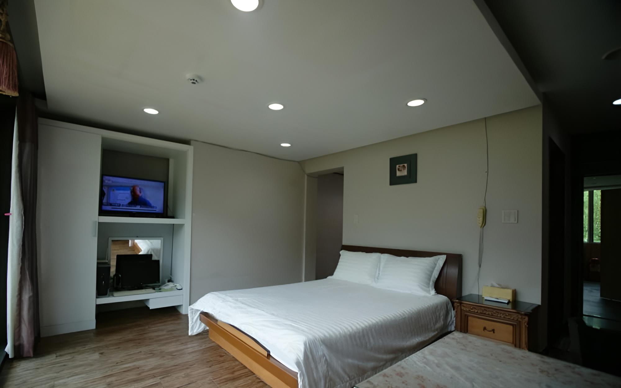 Room (Gemini) - Photo 3
