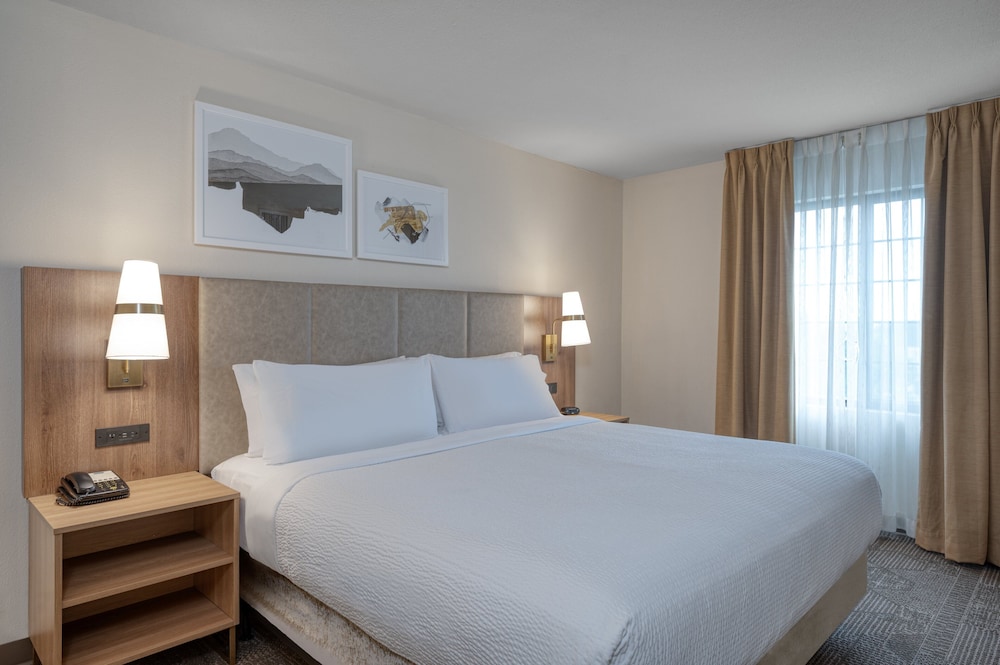 Suite, 1 Queen Bed, Roll-in Shower (Comm Access) - Photo 2