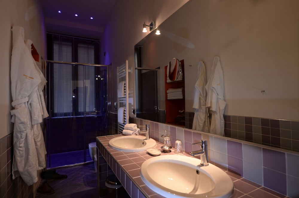 Family Suite, 2 Bedrooms - Photo 8
