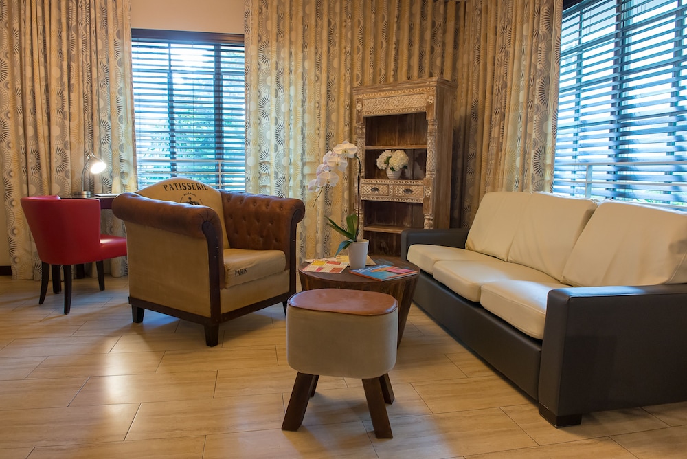 One Bedroom Double Queen Suite - Photo 1