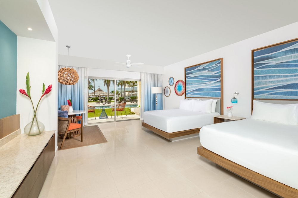 Junior Suite Pool View Double - Photo 3
