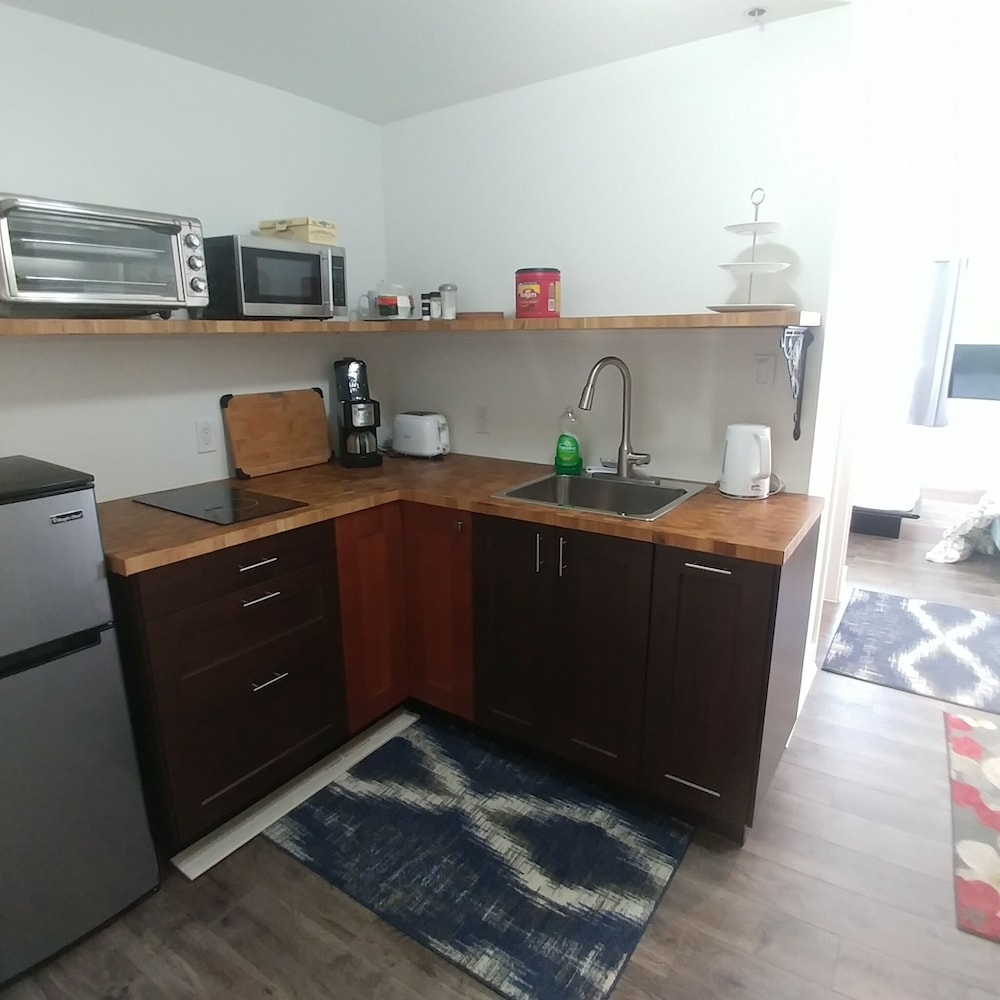 Studio Suite, 1 Queen Bed, Kitchenette photo 2