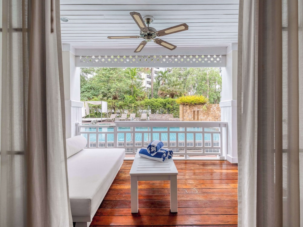 Premium Room, 1 King Bed, Pool Access