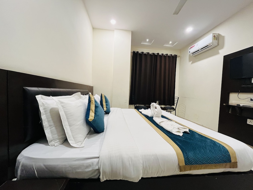 Deluxe Room - Photo 5