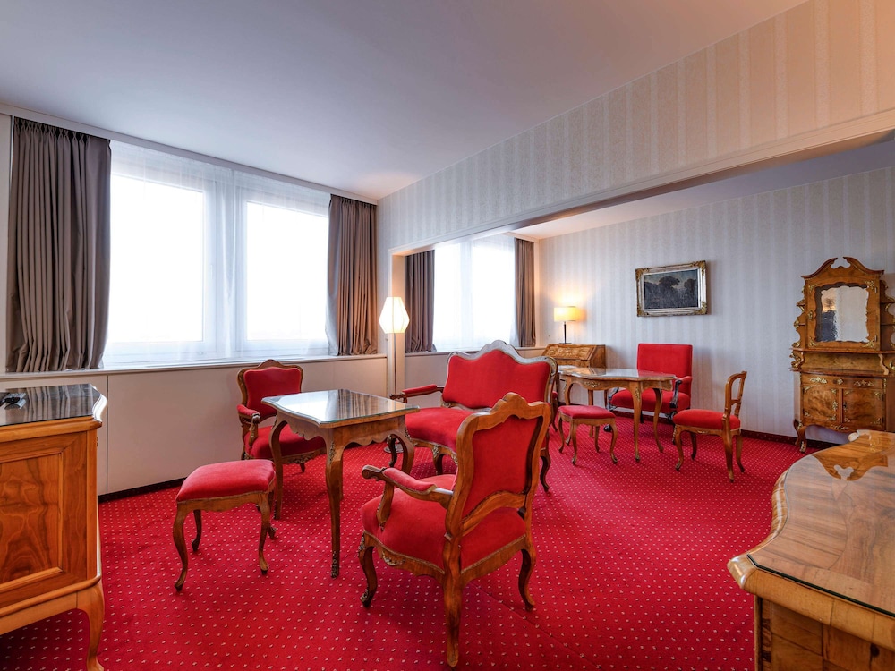 Junior Suite, 1 Double Bed (private bathroom with shower and tub) - Photo 12