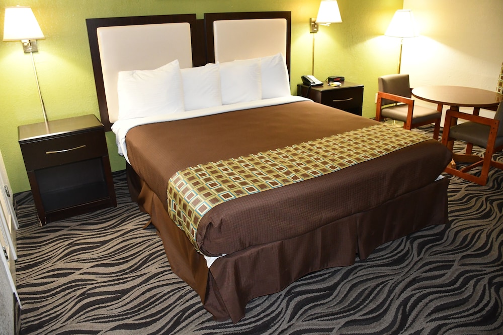 Room, 1 King Bed - Photo 9