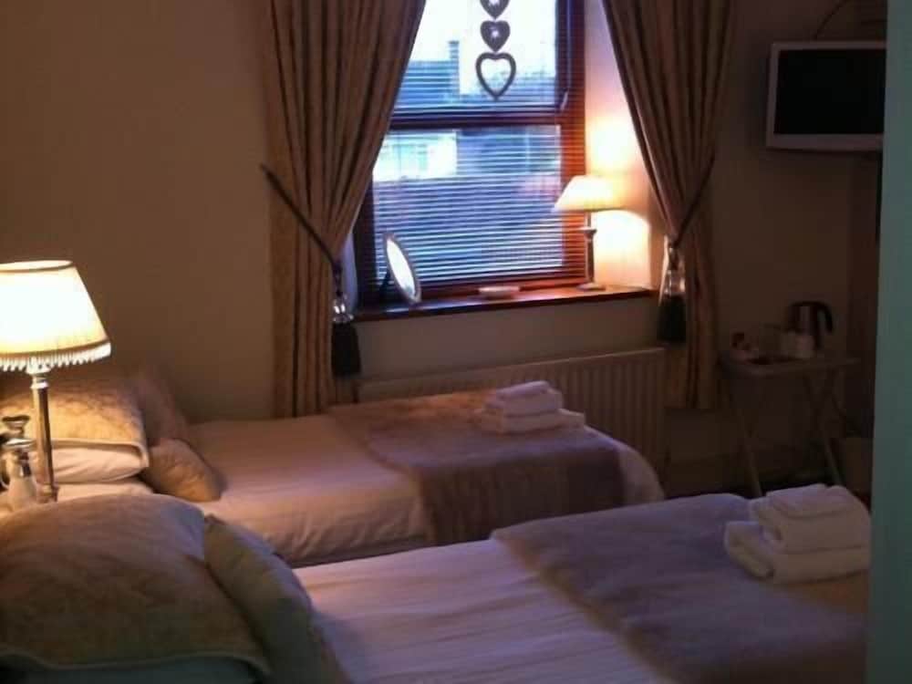 Twin Room, Ensuite photo 1