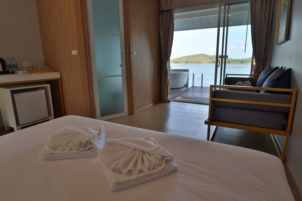 Jacuzzi Deluxe room - King Bed