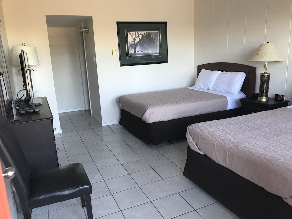 Room, 2 Double Beds photo 1