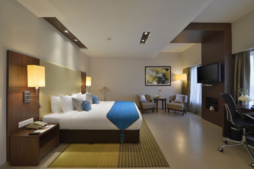 Premier Suite, 1 King Bed - Photo 2