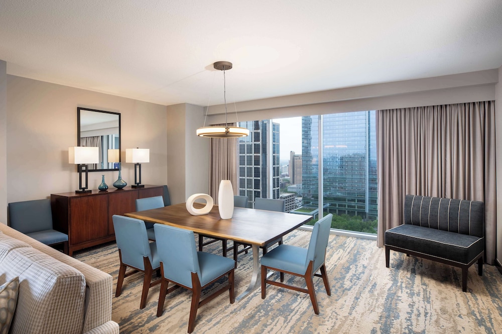Parlor, Standard Suite photo 3