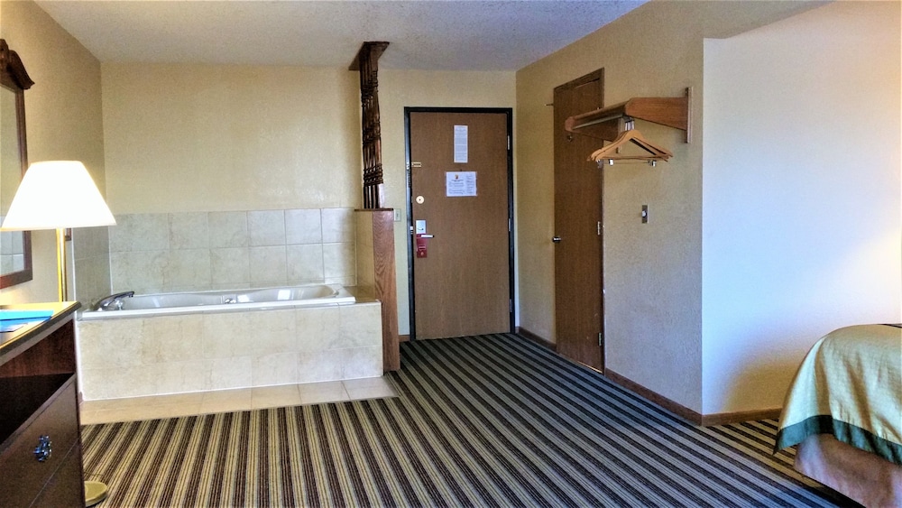 Suite, 1 King Bed, Jetted Tub - Photo 1