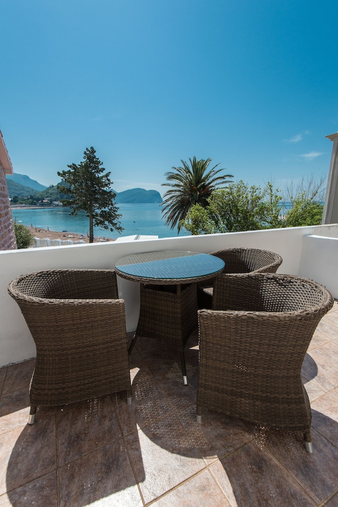 Apartment, 1 Bedroom, Sea View, Sea Facing photo 3