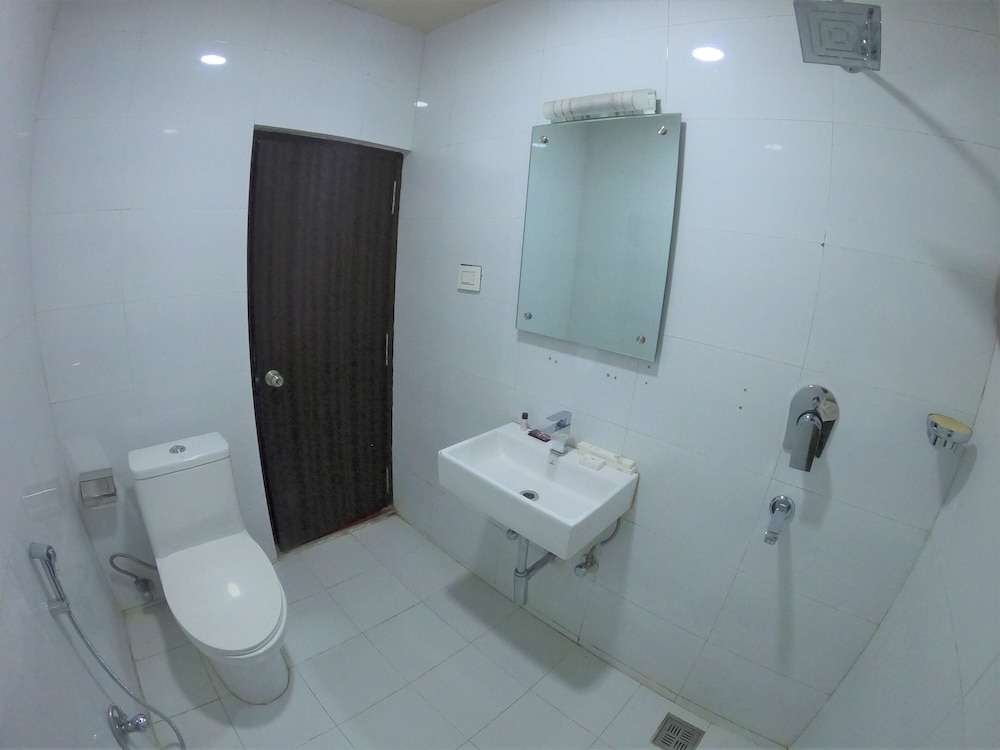 Deluxe Room - Photo 7