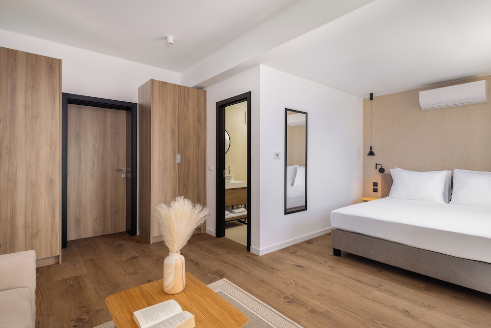 Family Room, 2 Bedrooms, Balcony, Partial Sea View photo 3