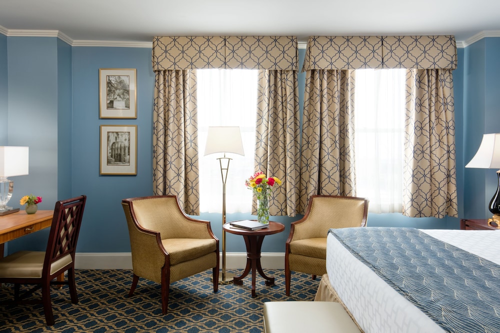 Deluxe Room, 1 King Bed - Photo 1