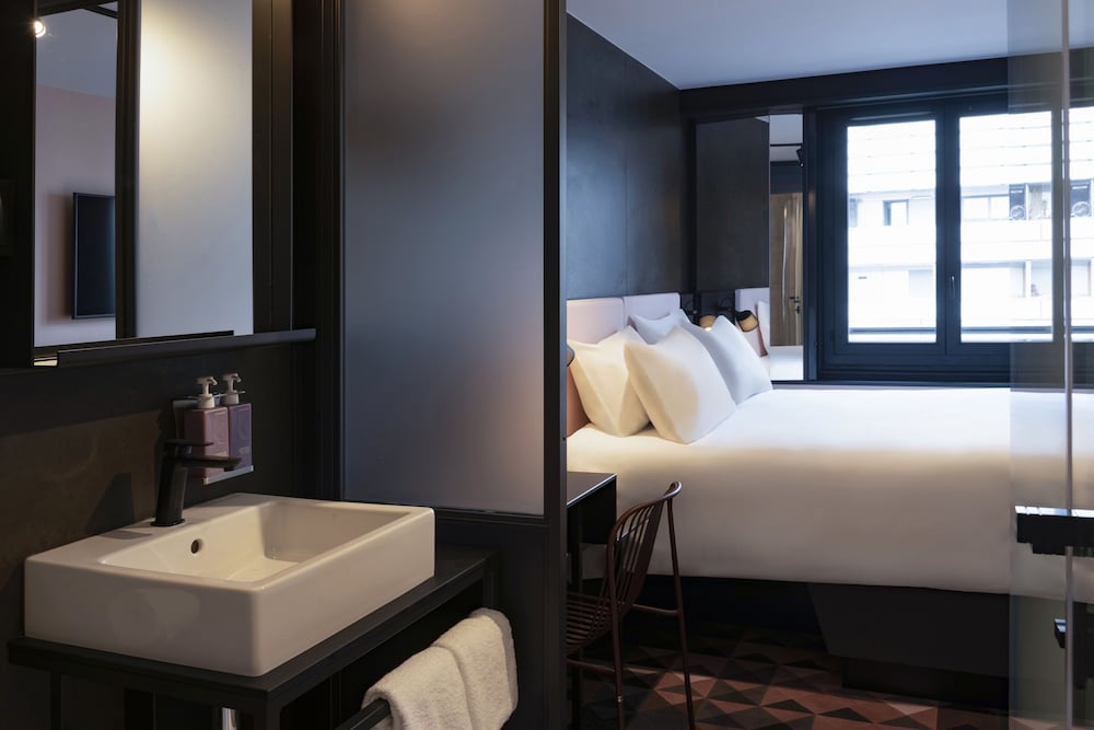Chambres Adjacentes 1 Chambre 2 lits simples et 1 Chambre double thumbnail 5