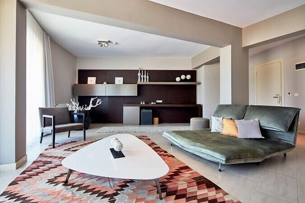 Executive Suite - Photo 4