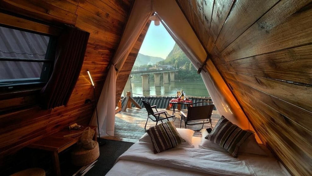 Classic Chalet, Balcony, River View
