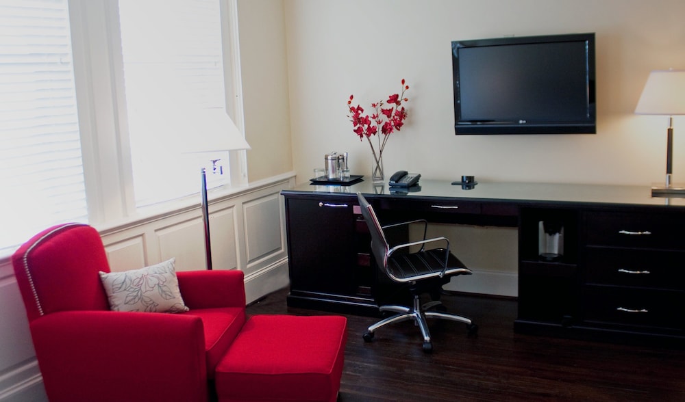 Deluxe Quadruple Room, 2 Queen Beds - Photo 8