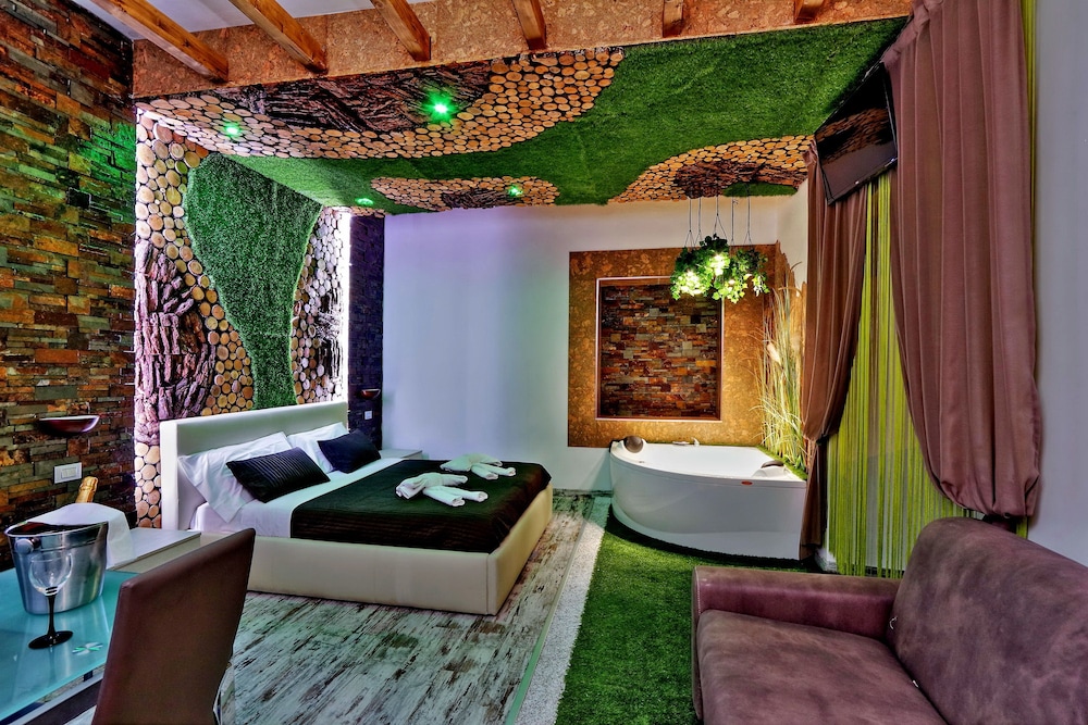 Suite, Jetted Tub (King)