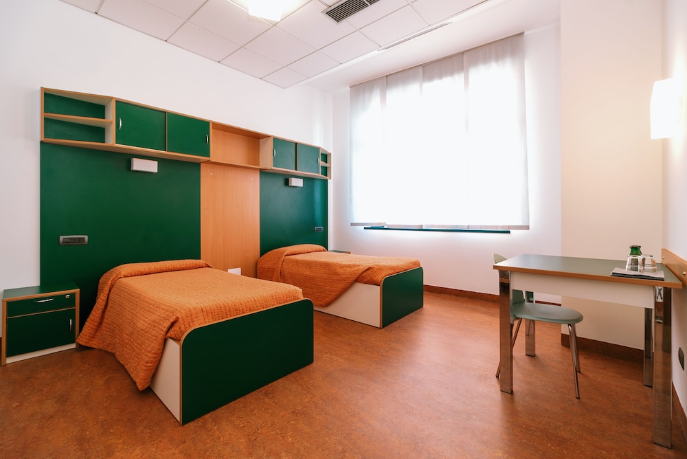 Basic Twin Room, 2 Twin Beds photo 1