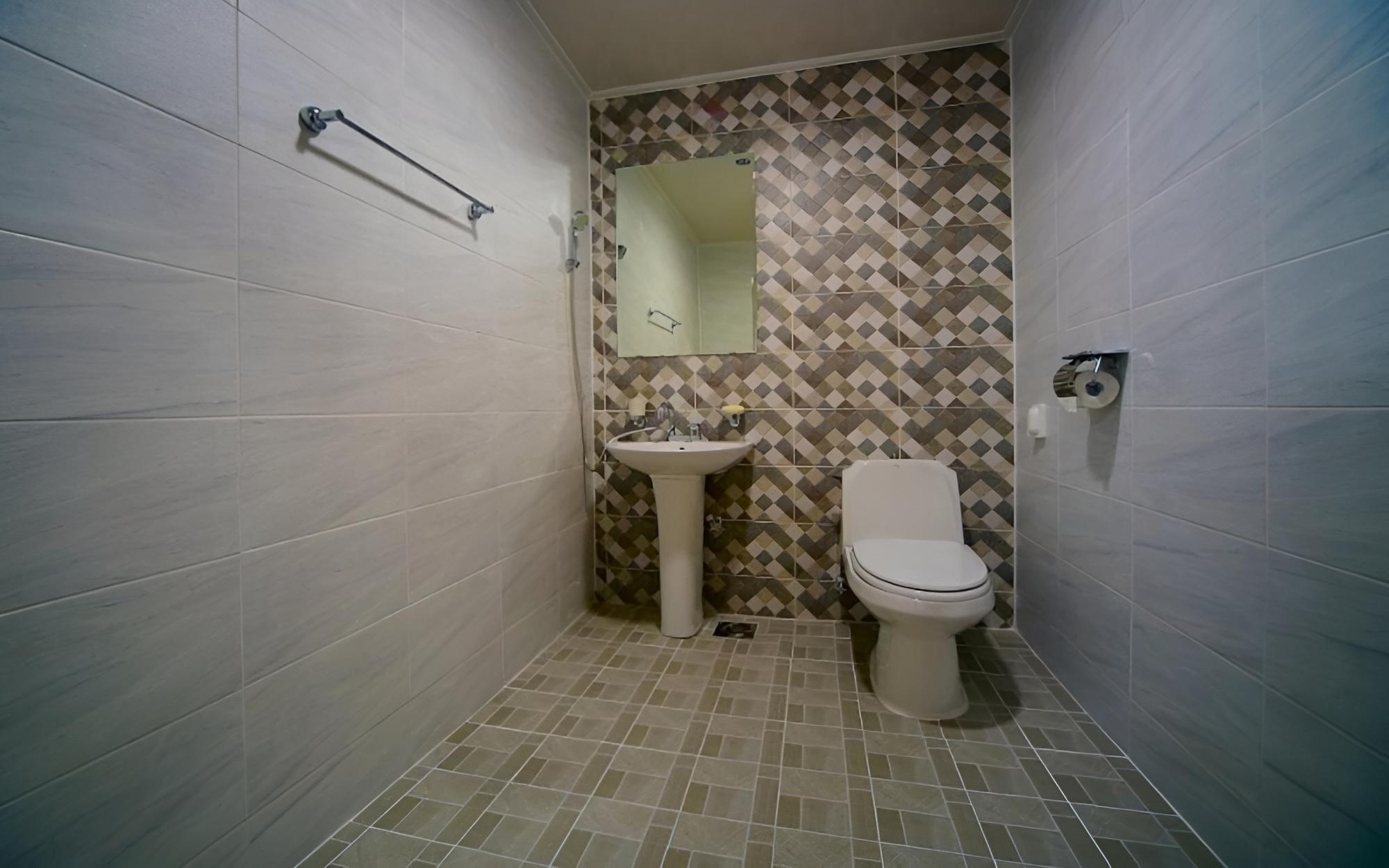Room (49m Studio - Room 102)