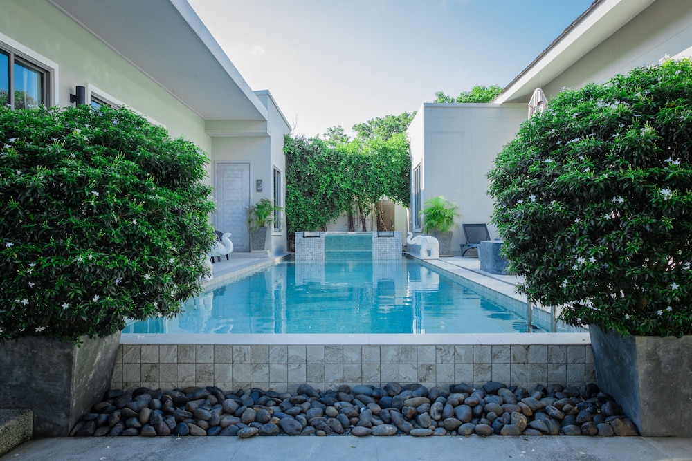 4-Bedroom Villa with Private Pool photo 2