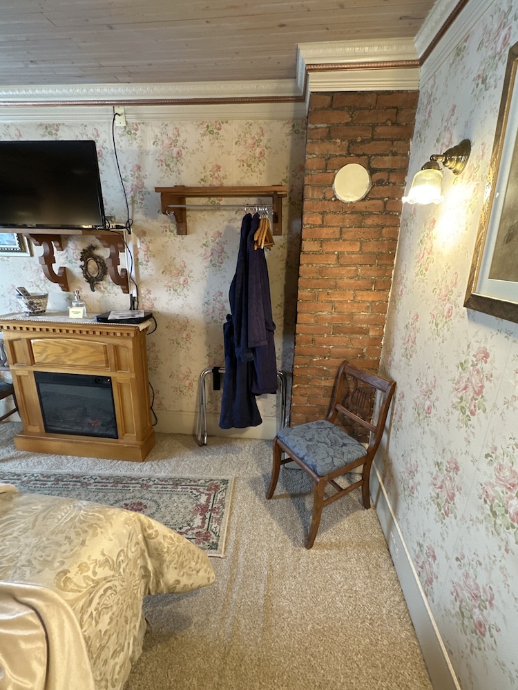 Standard Room, 1 Queen Bed (Room 5) photo 3
