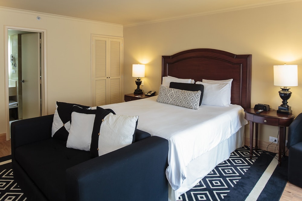 Junior Suite, 1 King Bed with Sofa bed photo 2
