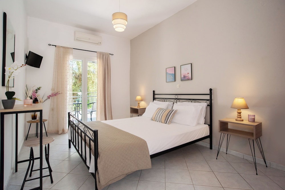 Standard Studio, 1 Double Bed, Garden View