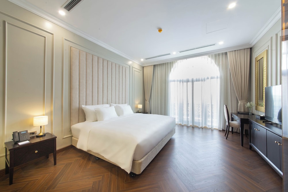 Premier Room, Balcony, City View