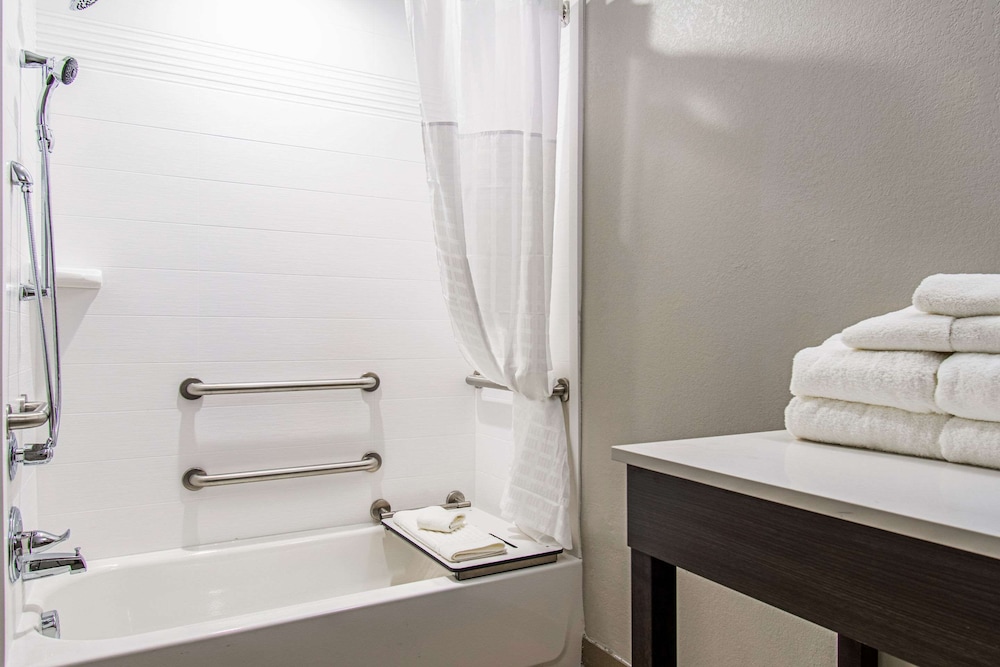 Suite, Multiple Beds, Accessible, Non Smoking - Photo 4