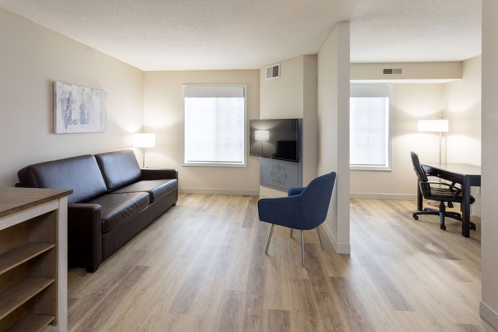 Suite, 2 Bedrooms, Accessible photo 1