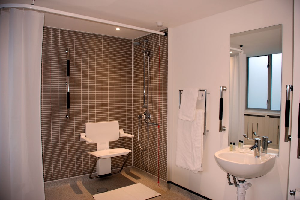Standard Room, 2 Twin Beds, Accessible - Photo 5