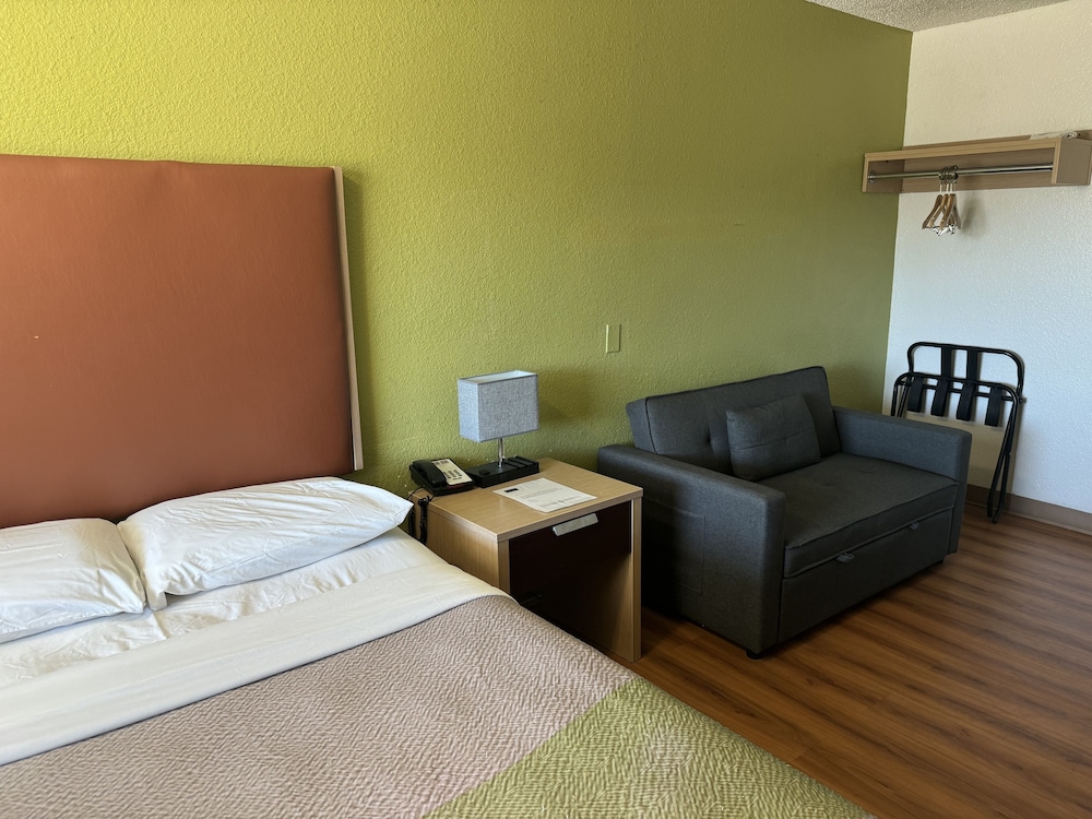 Standard Room, 2 Double Beds, Non Smoking, Refrigerator & Microwave - Photo 3
