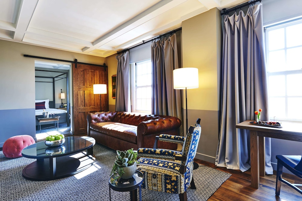 Suite, 1 King Bed with Sofa bed (1 King Bed)