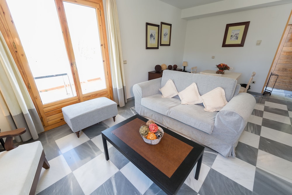 Deluxe Room, 1 Bedroom (with living room) photo 3