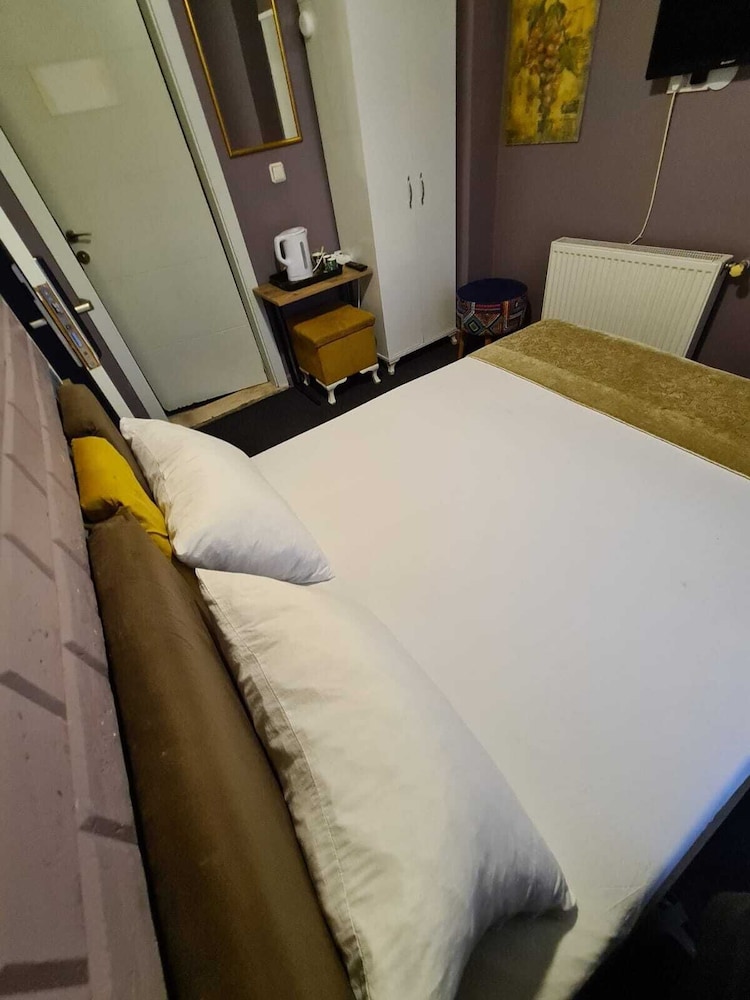 Basic Double Room, 1 Bedroom photo 3