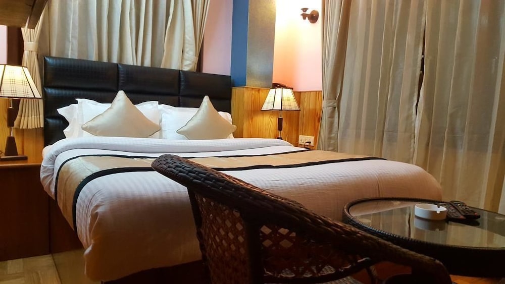 Basic Single Room, 1 Queen Bed