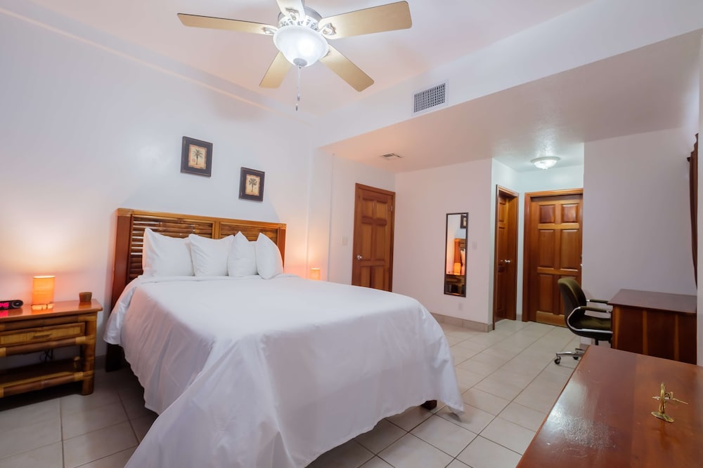 Suite, 2 Queen Beds, Balcony, Garden View