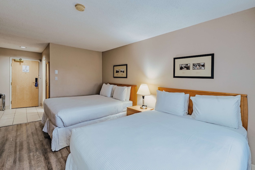 Suite, 2 Queen Beds, Non Smoking, Kitchenette - Photo 2