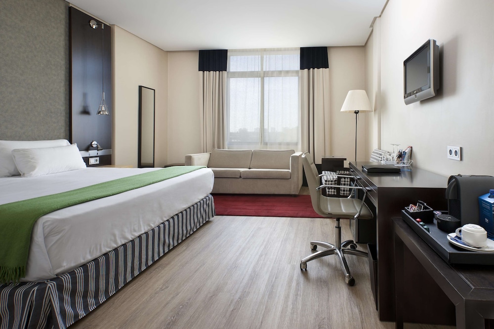 Superior Room (Extra Bed 3 Adults) - Photo 1
