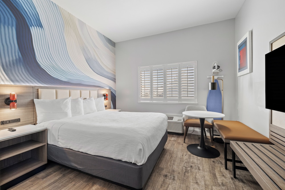 Standard Room, 1 Queen Bed, Accessible - Photo 1